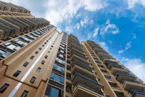 高空拋物入刑一年，整治效果究竟如何？